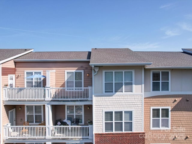 1000 E Woodlawn Rd Unit 402, Charlotte, NC 28209 - exterior space with a shingled roof