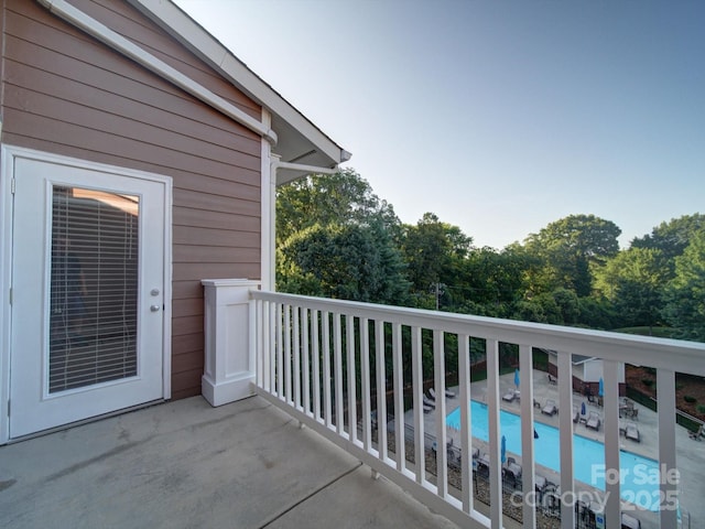 1000 E Woodlawn Rd Unit 402, Charlotte, NC 28209 - balcony featuring view of pool