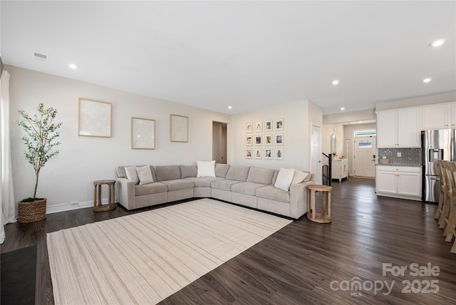living room featuring recessed lighting, baseboards, visible vents, and dark wood-style floors