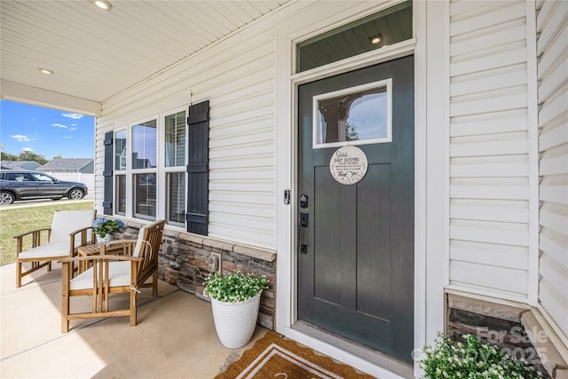 property entrance featuring covered porch