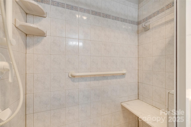 173 Greenridge Rd, Lake Wylie, SC 29710 - bathroom with tiled shower