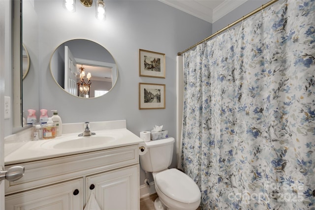 bathroom with crown molding, a notable chandelier, vanity, toilet, and a shower with shower curtain