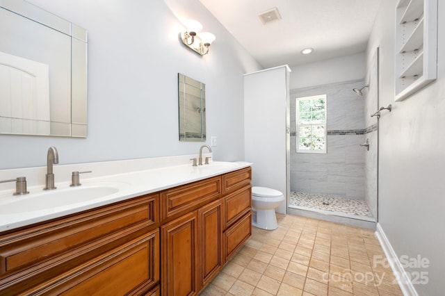 62 Mackenzie Way, Swannanoa, NC 28778 - bathroom featuring toilet, tiled shower, and a sink