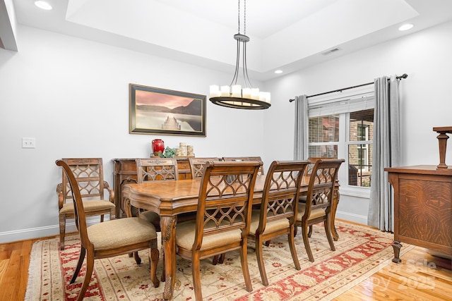 dining space featuring light wood finished floors, a chandelier, recessed lighting, baseboards, and visible vents