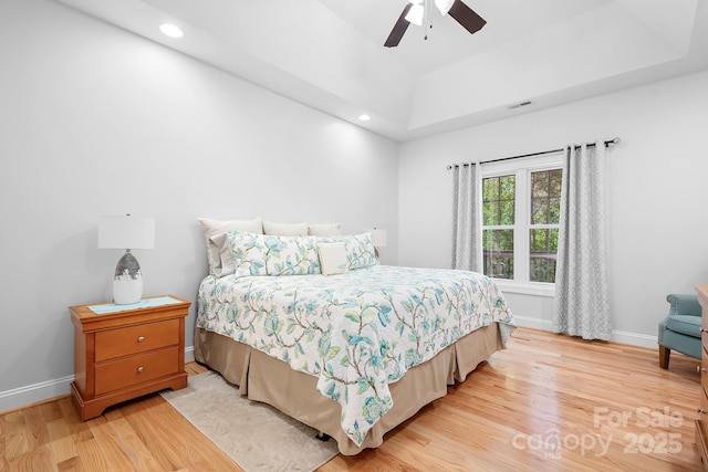bedroom featuring visible vents, baseboards, ceiling fan, recessed lighting, and light wood finished floors