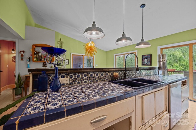 924 Judsen Ln, Hendersonville, NC 28739 - photo 5