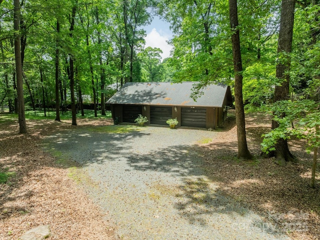 view of front of house with a garage and driveway