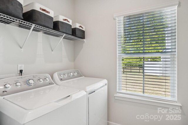washroom with baseboards, laundry area, and independent washer and dryer