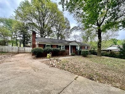 8205 Meadowind Cir, Charlotte, NC 28226 - photo 3
