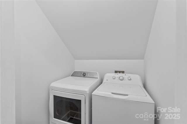 washroom with laundry area and washer and clothes dryer