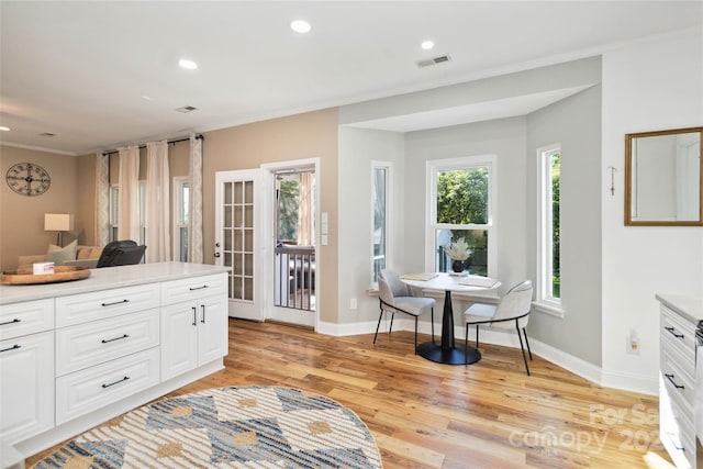 7700 Ninth Fairway Ln, Mint Hill, NC 28227 - living area with visible vents, crown molding, baseboards, light wood-style floors, and recessed lighting