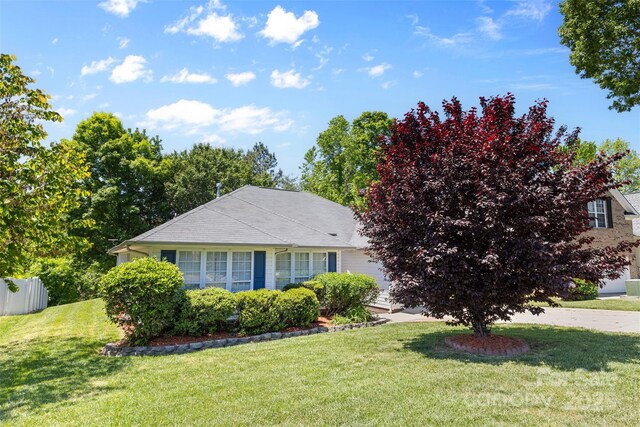 view of front of home with a front yard