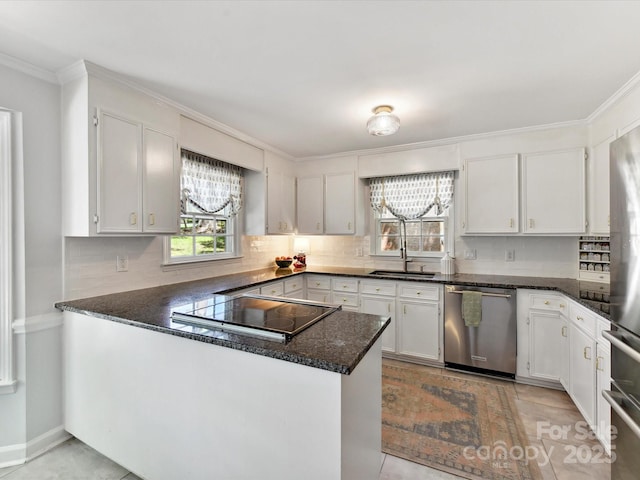 kitchen with crown molding, stainless steel appliances, and decorative backsplash