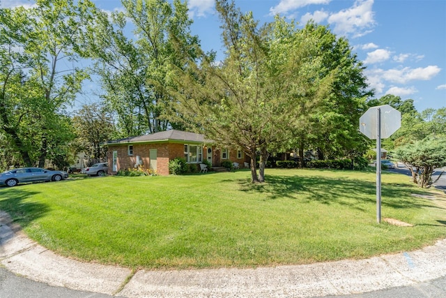 view of front facade featuring a front lawn and brick siding