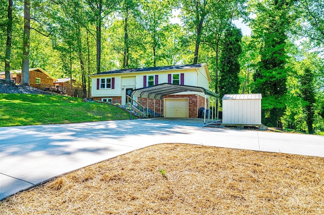 1018 Autumn Ln, Hickory, NC 28602 - split foyer home with a storage unit, a garage, a front yard, a carport, and driveway