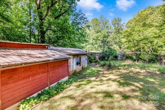 76 Archer Rd, Saluda, NC 28773 - view of yard with an outdoor structure