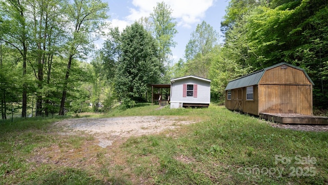 view of yard with an outdoor structure and a shed