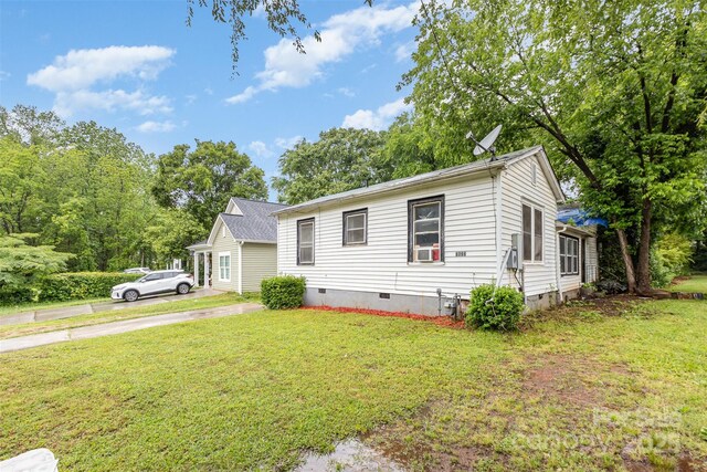 2622 Hemphill St, Charlotte, NC 28208 - view of front of home with crawl space and a front lawn