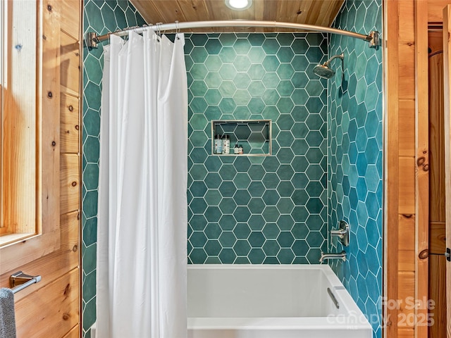 bathroom featuring shower / tub combo