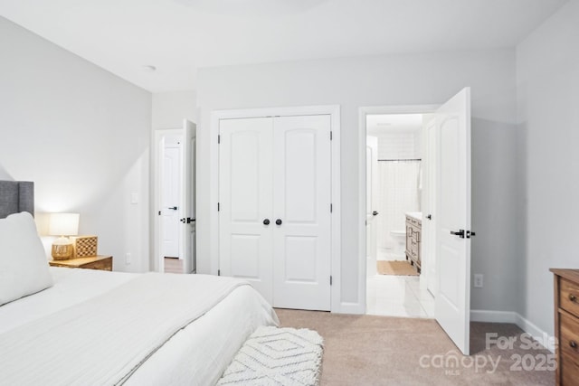 16427 Cozy Cove Rd, Charlotte, NC 28278 - bedroom with light colored carpet, a closet, baseboards, and ensuite bathroom