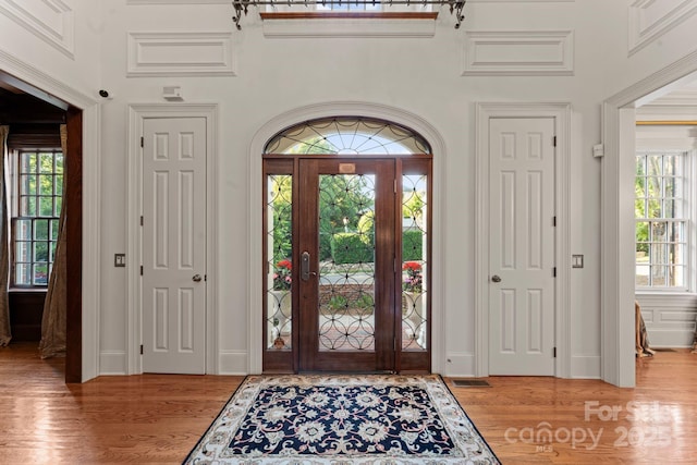 3314 Leamington Ln, Charlotte, NC 28226 - entryway featuring light wood-type flooring and baseboards