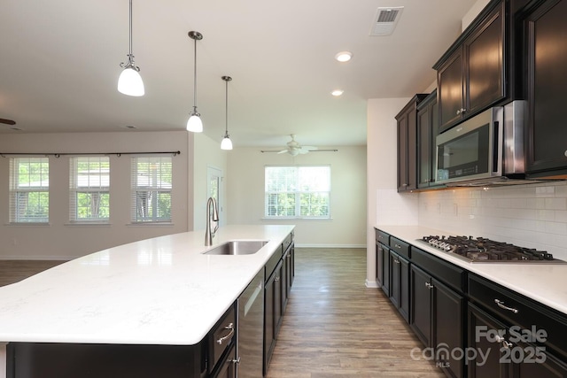 309 Kentmere Ln, Clover, SC 29710 - kitchen featuring a sink, light wood-style flooring, stainless steel appliances, a ceiling fan, and visible vents