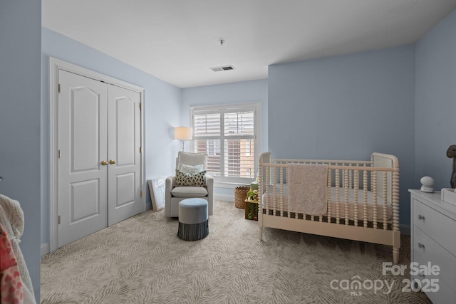 bedroom featuring carpet flooring, a closet, and visible vents