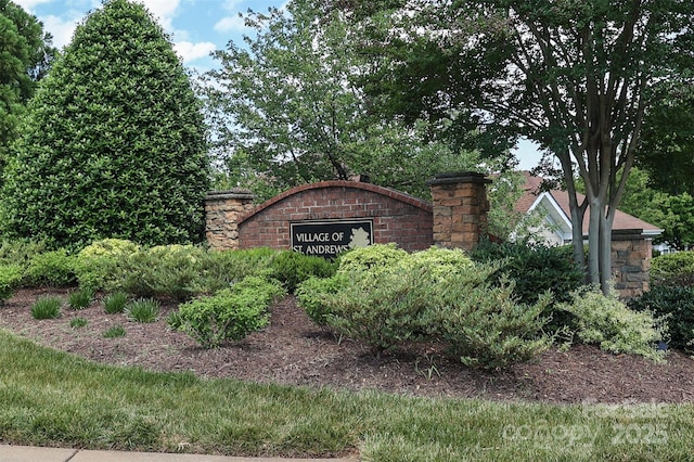 2114 N Castle Ct, Matthews, NC 28105 - view of community sign