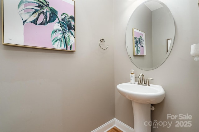 15807 Foreleigh Rd, Huntersville, NC 28078 - bathroom featuring baseboards