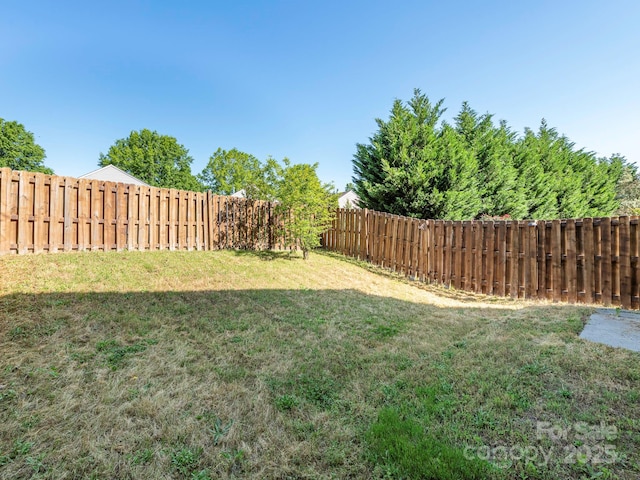 view of yard featuring a fenced backyard