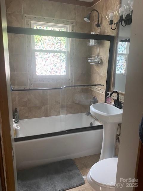 full bath with combined bath / shower with glass door and toilet