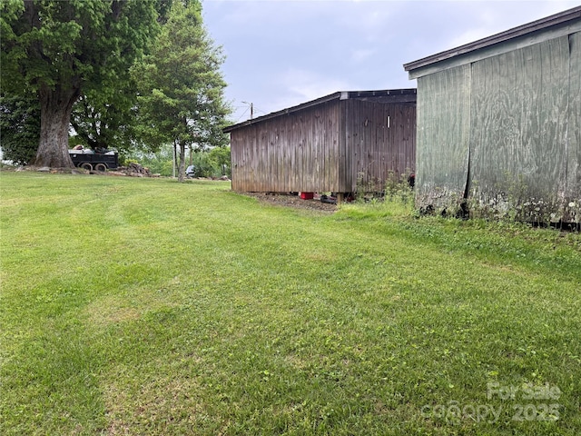 633 Ridge Rd, Marion, NC 28752 - view of yard featuring a pole building and an outbuilding