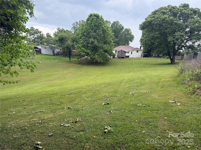 633 Ridge Rd, Marion, NC 28752 - view of yard with fence