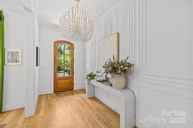 2509 Bay St, Charlotte, NC 28205 - entrance foyer featuring a chandelier, light wood-style flooring, and baseboards