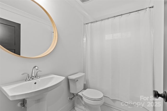 2509 Bay St, Charlotte, NC 28205 - bathroom with a sink and toilet