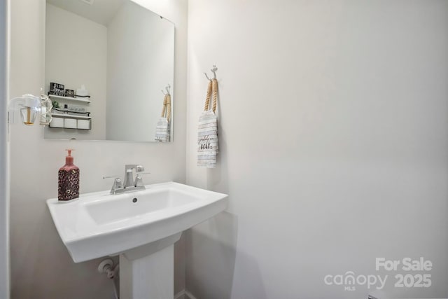 bathroom featuring a sink