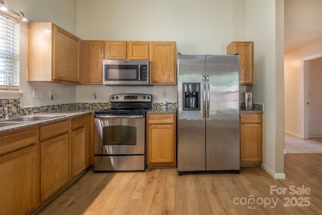 6808 Squirrels Foot Ct, Charlotte, NC 28217 - kitchen featuring stainless steel appliances, light wood-type flooring, and a sink