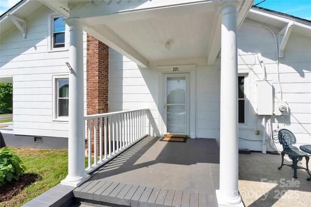 view of exterior entry featuring crawl space
