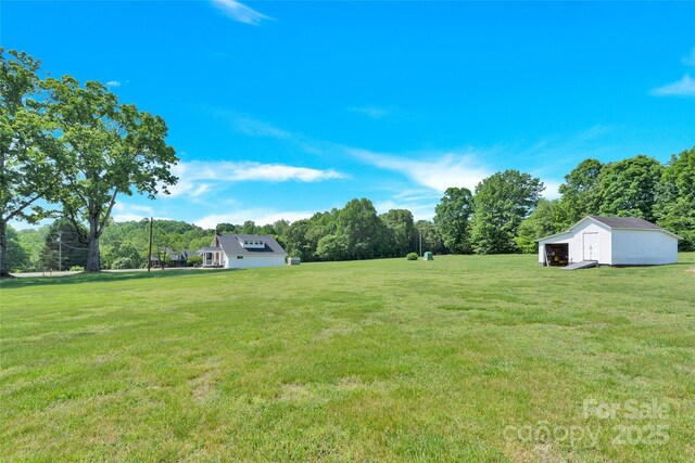 view of yard featuring a storage shed and an outdoor structure