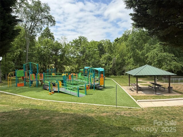 2638 Double Oaks Rd, Charlotte, NC 28206 - communal playground featuring a yard and a gazebo