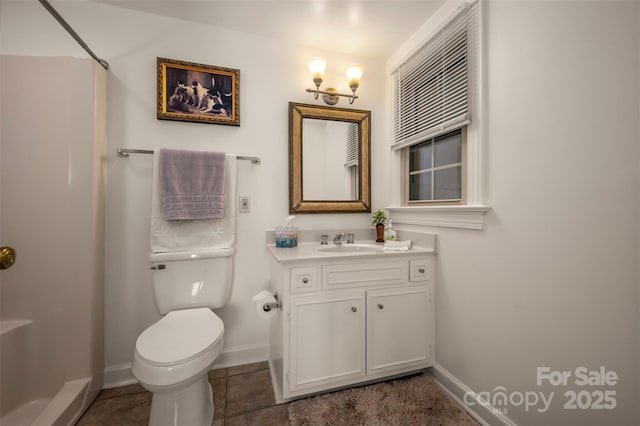 full bath featuring baseboards, a shower, toilet, and vanity