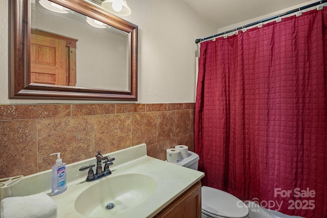 59 Valley Hts, Mars Hill, NC 28754 - full bathroom featuring toilet, vanity, tile walls, and wainscoting