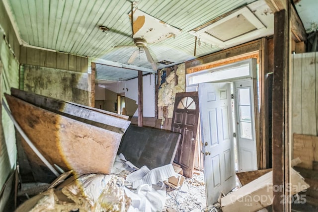 misc room with a ceiling fan