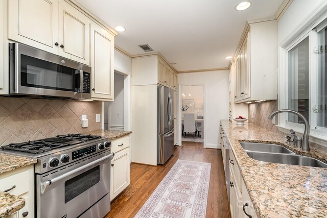 1209 Alfred St, Charlotte, NC 28211 - kitchen with appliances with stainless steel finishes, a sink, light wood-style floors, recessed lighting, and tasteful backsplash