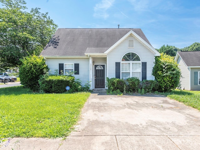6212 Derryfield Dr, Charlotte, NC 28213 - view of front of house with a front lawn and roof with shingles