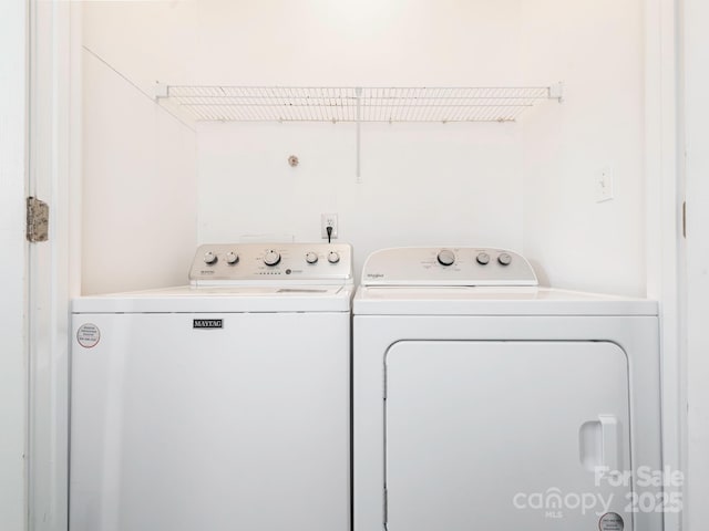 6212 Derryfield Dr, Charlotte, NC 28213 - laundry room featuring independent washer and dryer
