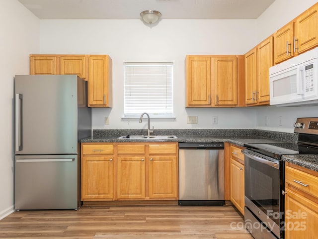 6212 Derryfield Dr, Charlotte, NC 28213 - kitchen featuring appliances with stainless steel finishes and light wood-style flooring