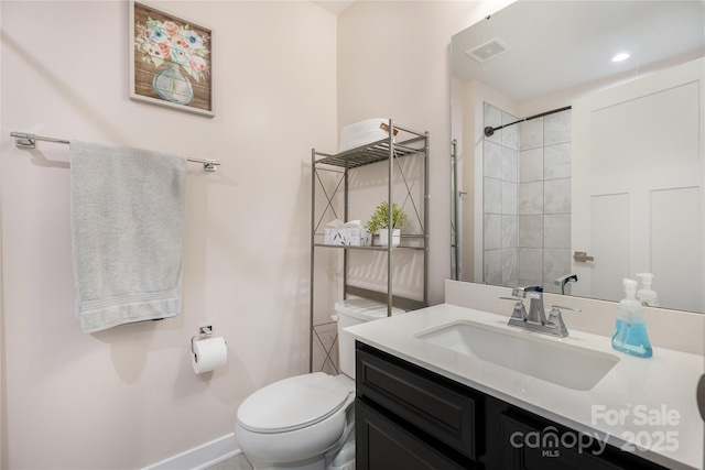 full bath featuring baseboards, vanity, toilet, and visible vents