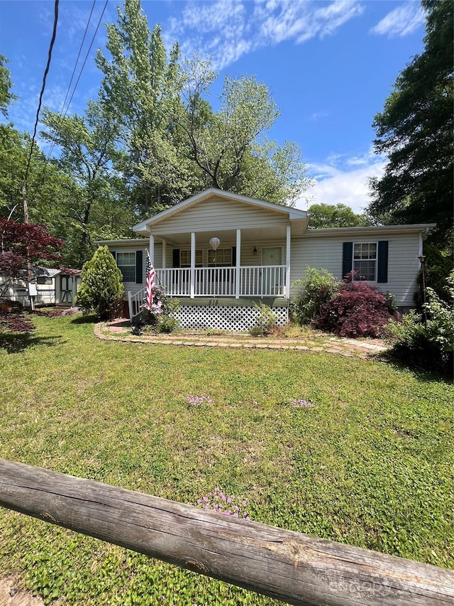 515 Willow St, Lincolnton, NC 28092 - view of front of house with a porch and a front lawn
