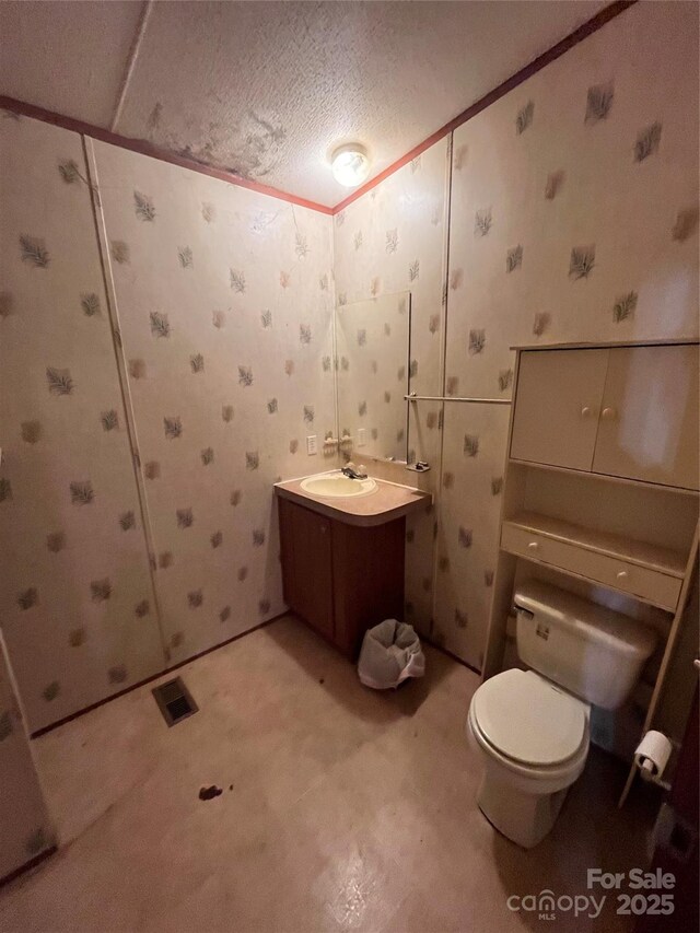 515 Willow St, Lincolnton, NC 28092 - bathroom featuring visible vents, a textured ceiling, toilet, and vanity